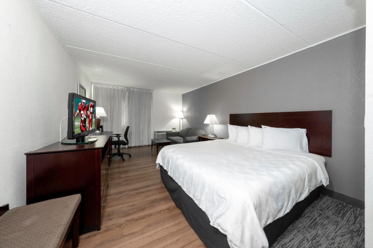 Red Roof Inn PLUS+ Woodbridge - Linden/Carteret , NJ 07008 near Newark Liberty International Airport View Point 17